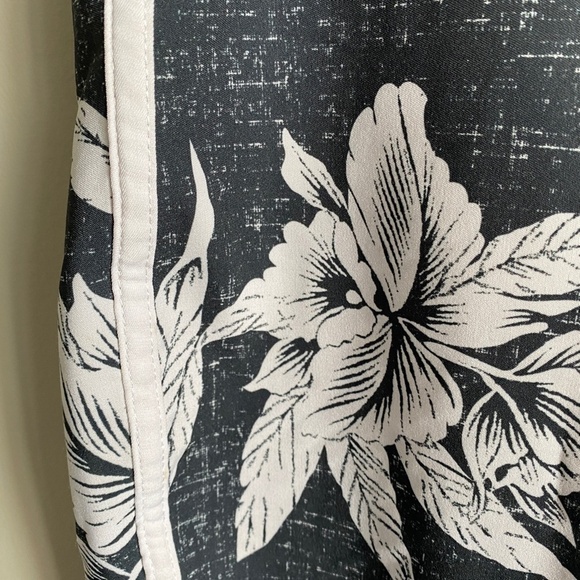 Old‎ Navy Green Flowers Men's Board Shorts Size 28 Swim Surf - Picture 3 of 11